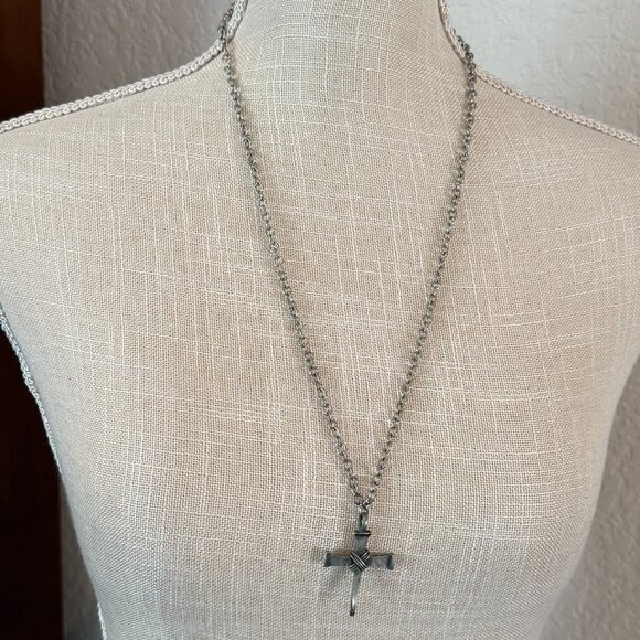 Artisan Rustic Nail Cross Vintage Unisex - Picture 4 of 5